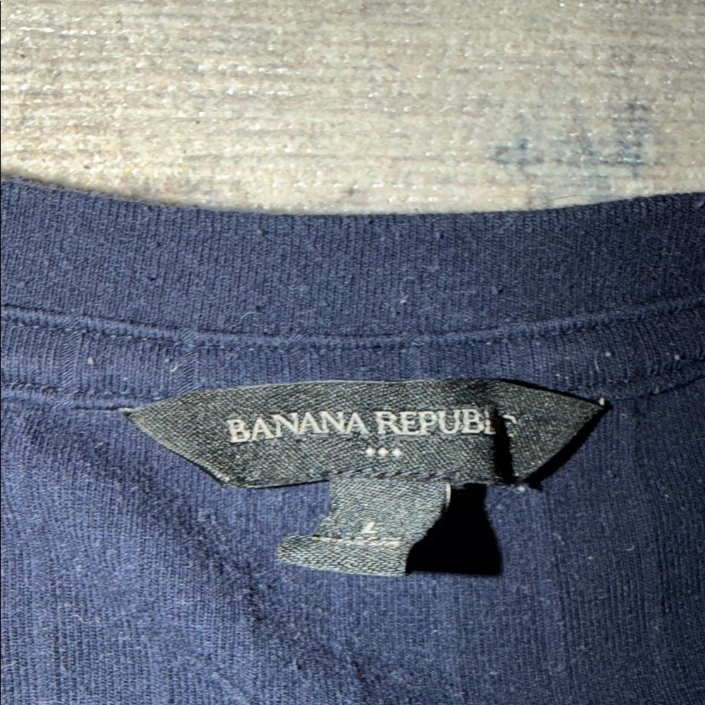 Classic Banana Republic Blue Men's T-Shirt - Picture 2 of 2